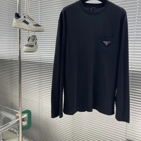 プラダ Tシャツ