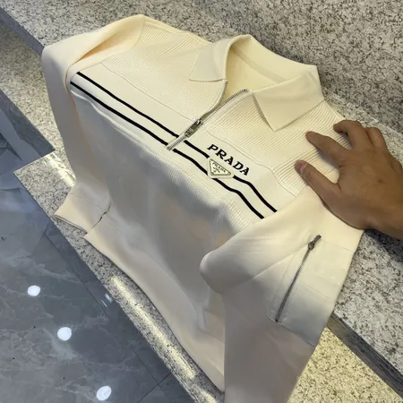 プラダ パーカー