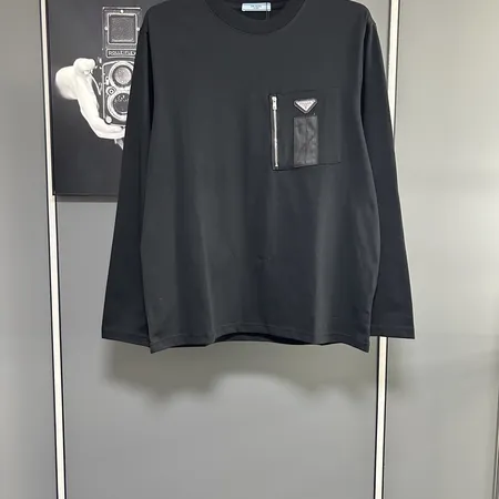 プラダ Tシャツ