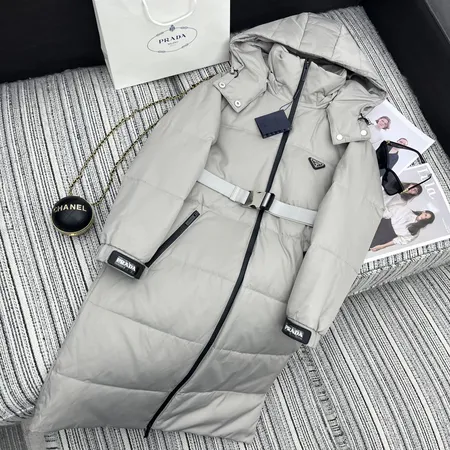 プラダ ダウンジャケット