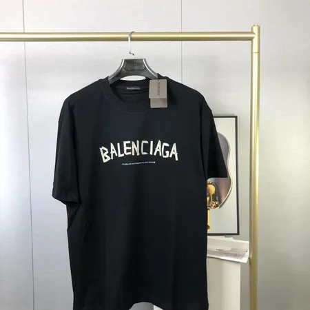バレンシアガ Tシャツ