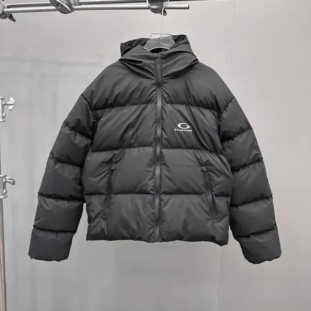 バレンシアガ ダウンジャケット