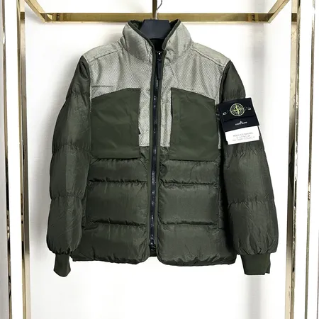 フェラガモ ダウンジャケット