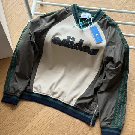 アディダス パーカー
