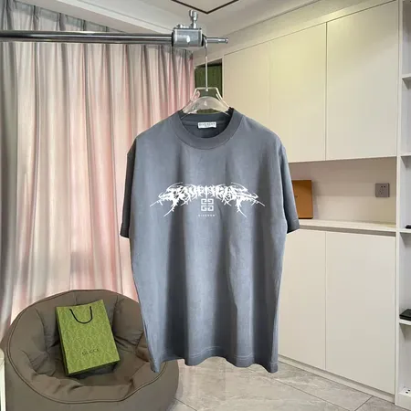 ジバンシィ Tシャツ