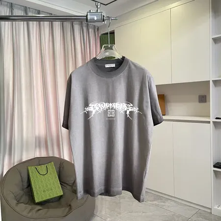 ジバンシィ Tシャツ