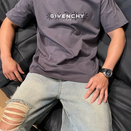 ジバンシィ Tシャツ