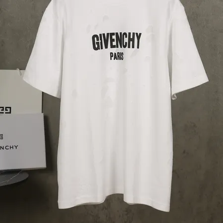 ジバンシィ Tシャツ