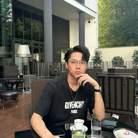 ジバンシィ Tシャツ