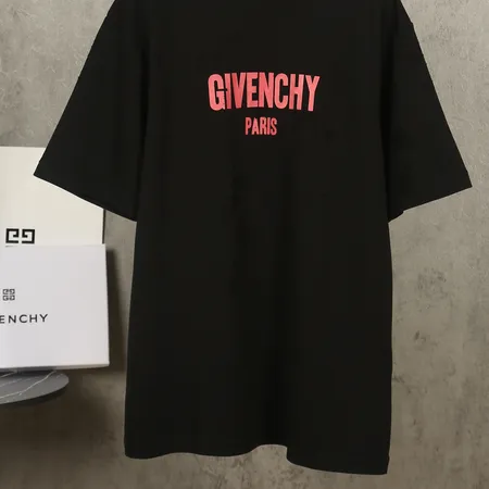 ジバンシィ Tシャツ