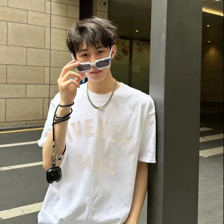 ジバンシィ Tシャツ