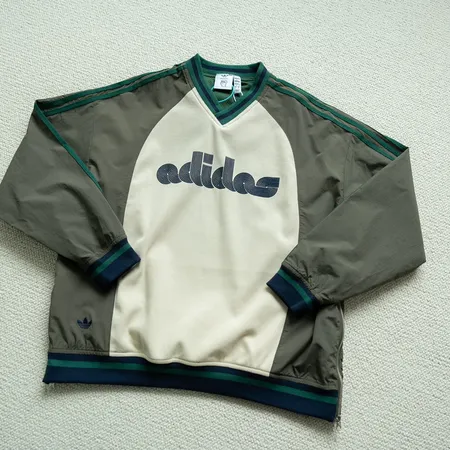 アディダス パーカー