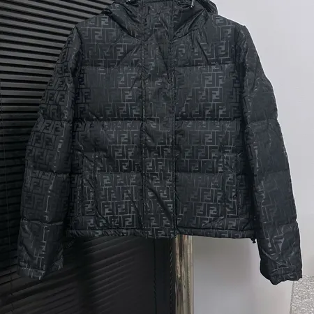 フェンディ ダウンジャケット