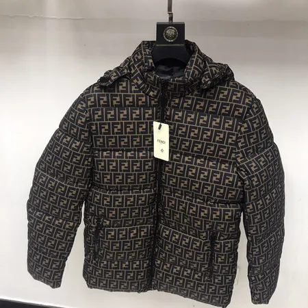 フェンディ ダウンジャケット