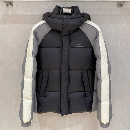 バレンシアガ ダウンジャケット