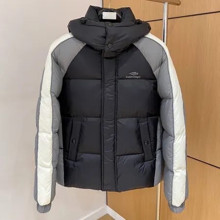 バレンシアガ ダウンジャケット