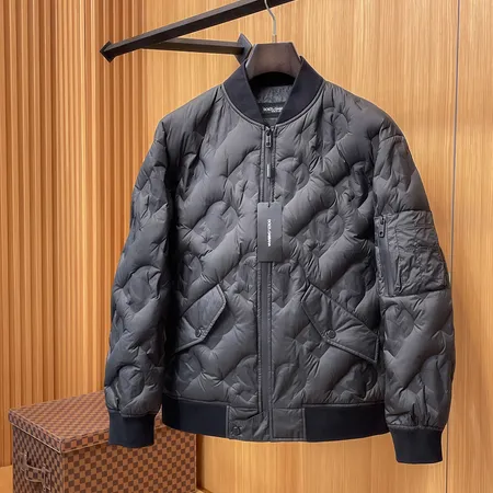 クリスチャン・ルブタン ダウンジャケット