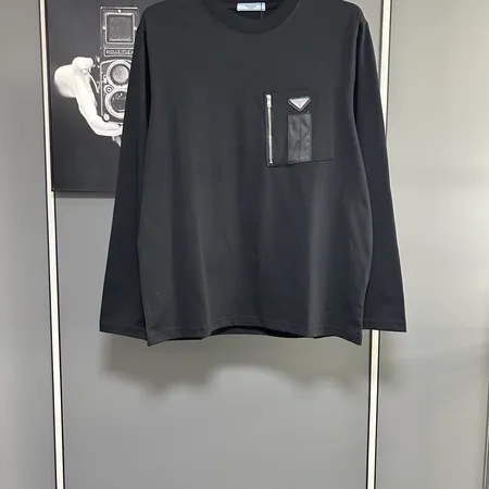 プラダ Tシャツ