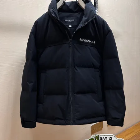 バレンシアガ ダウンジャケット