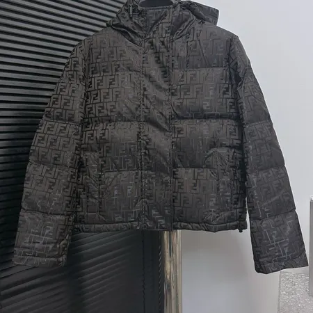 フェンディ ダウンジャケット