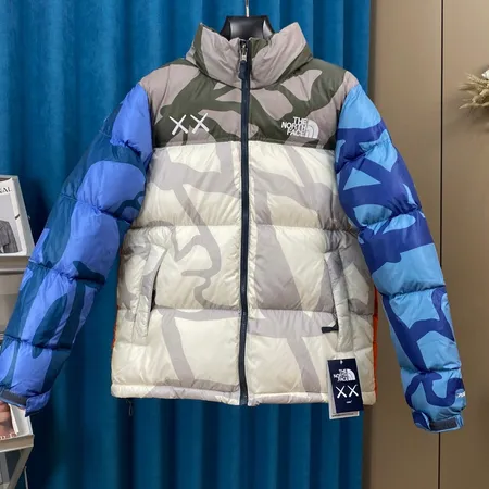 カウズ ダウンジャケット