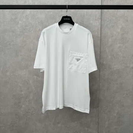 プラダ Tシャツ