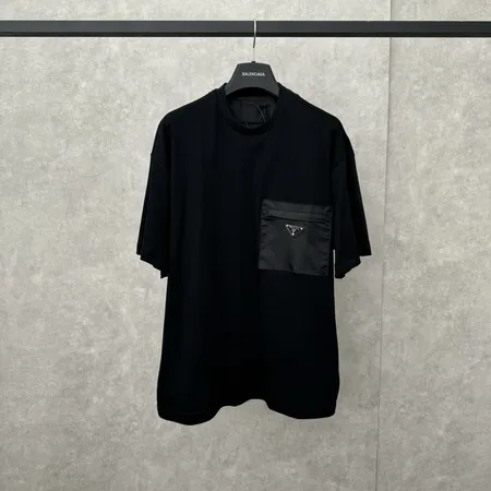 プラダ Tシャツ