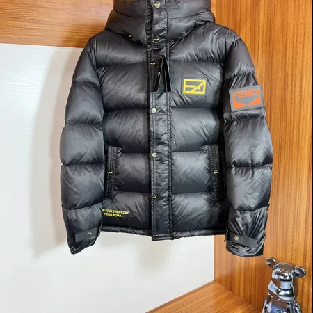 フェンディ ダウンジャケット