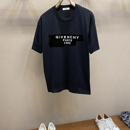 ジバンシィ Tシャツ