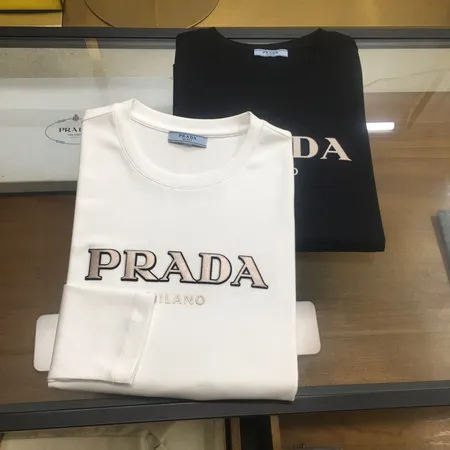 プラダ Tシャツ