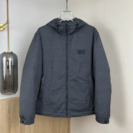 フェンディ ダウンジャケット