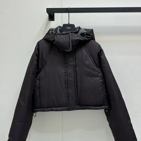 フェンディ ダウンジャケット
