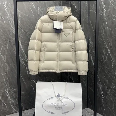 プラダ ダウンジャケット