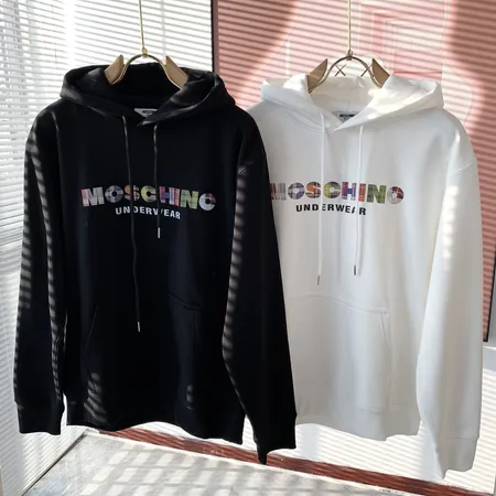 モスキーノ パーカー