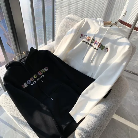 モスキーノ パーカー