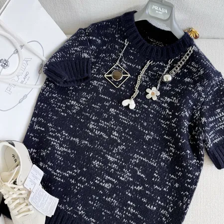 プラダ Tシャツ