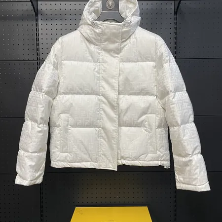 フェンディ ダウンジャケット