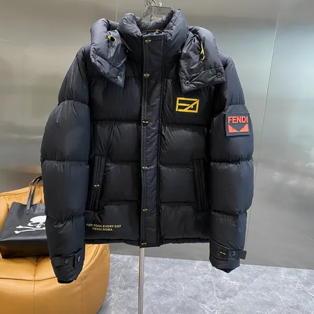 フェンディ ダウンジャケット