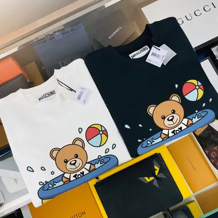 モスキーノ パーカー