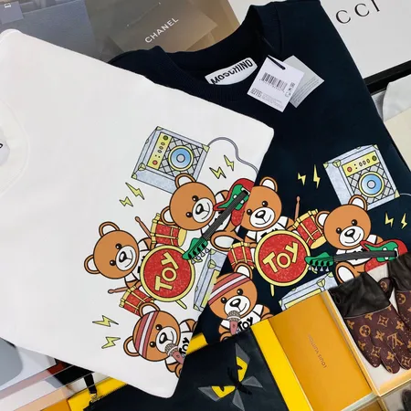 モスキーノ パーカー