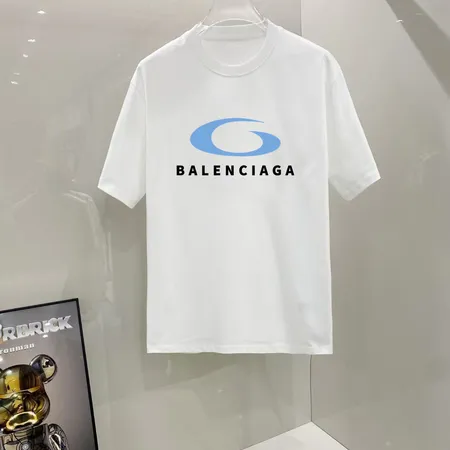 バレンシアガ Tシャツ