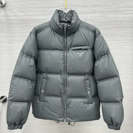 プラダ ダウンジャケット
