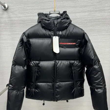 プラダ ダウンジャケット