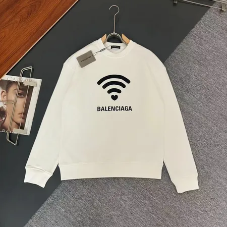 バレンシアガ パーカー