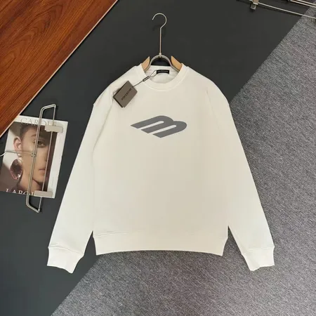 バレンシアガ パーカー