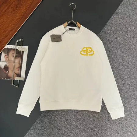 バレンシアガ パーカー