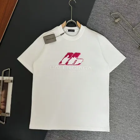 バレンシアガ Tシャツ