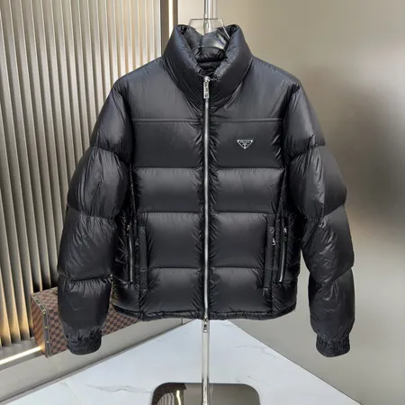 プラダ ダウンジャケット