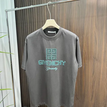 ジバンシィ Tシャツ