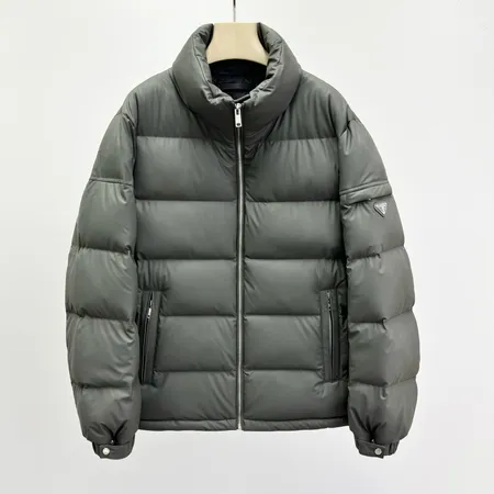 プラダ ダウンジャケット